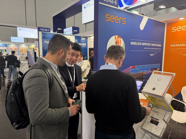 [서울=뉴시스] 웨어러블 인공지능(AI) 진단 모니터링 기업 씨어스테크놀로지는 17일부터 20일(현지시간)까지 독일 뒤셀도르프에서 열리는 세계 최대 의료기기 전시회 ‘메디카(MEDICA) 2025’에 참가했다고 24일 밝혔다. (사진=씨어스테크놀로지 제공) 2025.12.24. photo@newsis.com *재판매 및 DB 금지