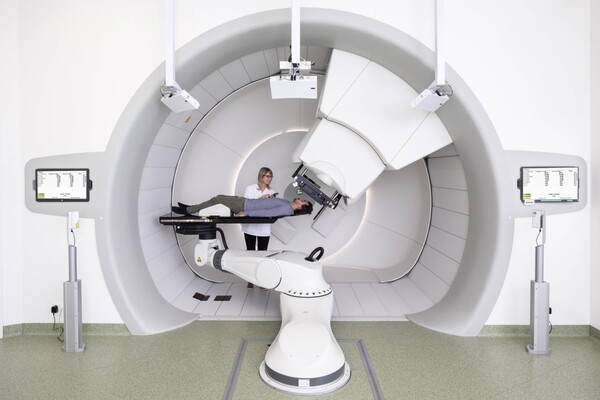 [서울=뉴시스] 전 세계에서 가장 진보된 양성자 치료 시스템 'IBA 프로테우스 플러스'(IBA Proteus Plus). (사진= 서울성모병원 제공)