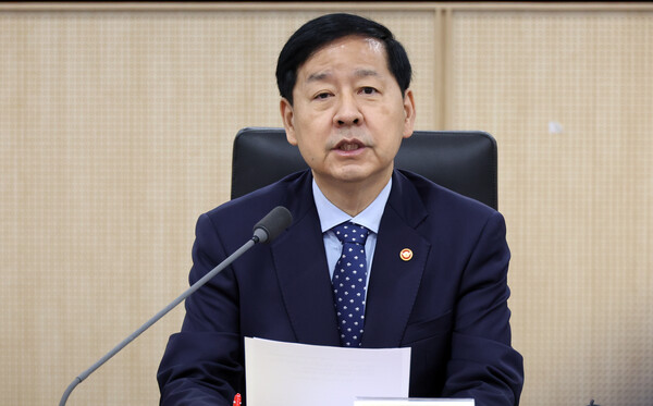 [세종=뉴시스] 강종민 기자 = 구윤철 부총리 겸 기획재정부 장관이 19일 세종시 정부세종청사에서 열린 경제관계장관회의에서 모두발언을 하고 있다. 2025.11.19. ppkjm@newsis.com