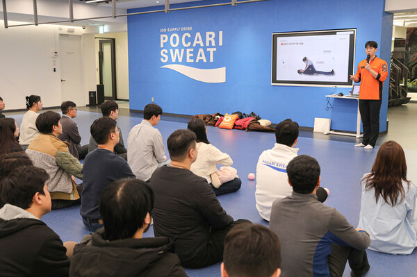 [서울=뉴시스] 동아쏘시오홀딩스는 서울 동대문구 본사 지역에 근무하는 동아쏘시오그룹 임직원 및 협력사 근로자 대상으로 중대재해 대응 모의훈련을 실시했다. (사진=동아쏘시오홀딩스 제공) 2025.11.26. photo@newsis.com *재판매 및 DB 금지